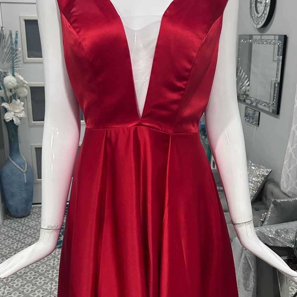 NWT 🩸Elegant Red Evening Gown. - Picture 12 of 17
